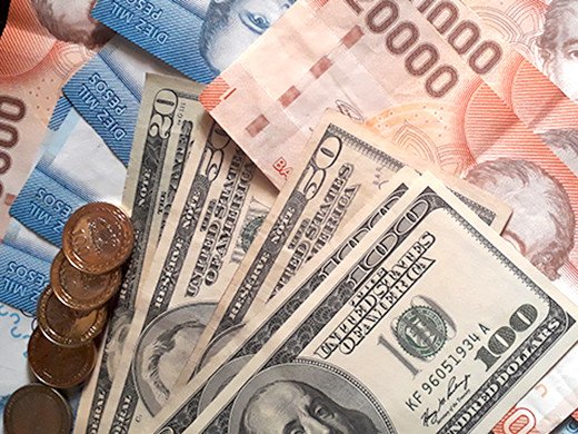 El dólar experimenta una nueva caída de $4,95 durante la jornada.