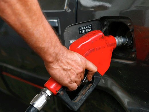 Este jueves se registran disminuciones en los precios de las gasolinas, con un valor de $10,20 para la de 93 octanos, $15,70 para la de 97 octanos y $20,50 para el diésel.